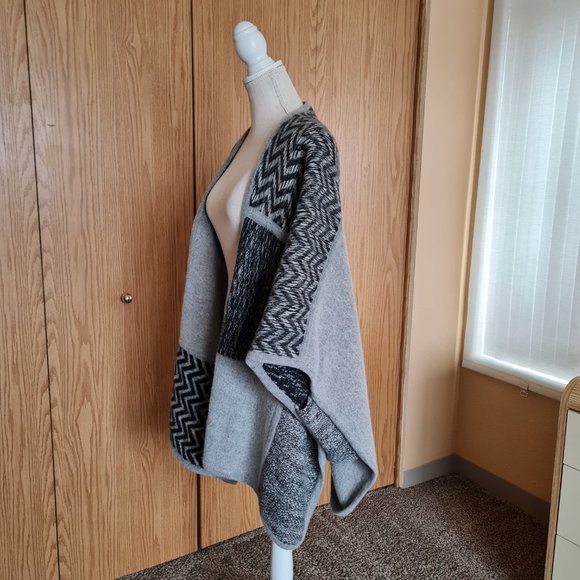 Wool Poncho Shawl Shrug Wrap Cape Club Monaco Wool Winter Grey Gray Black Fuzzy - Picture 4 of 6